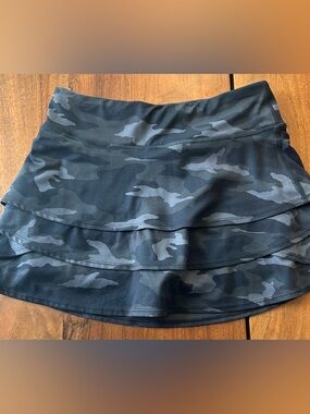Athleta Girls Black & Gray Camo Ruffle Skort